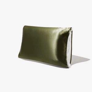 Silked Pillow Sleeve | NIP | Color: Four Leaf Clover (green)